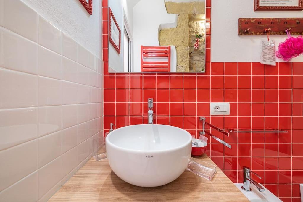 דירות קליארי Charming House Con Doccia Sensoriale E Cortile Interno - Centro Storico מראה חיצוני תמונה