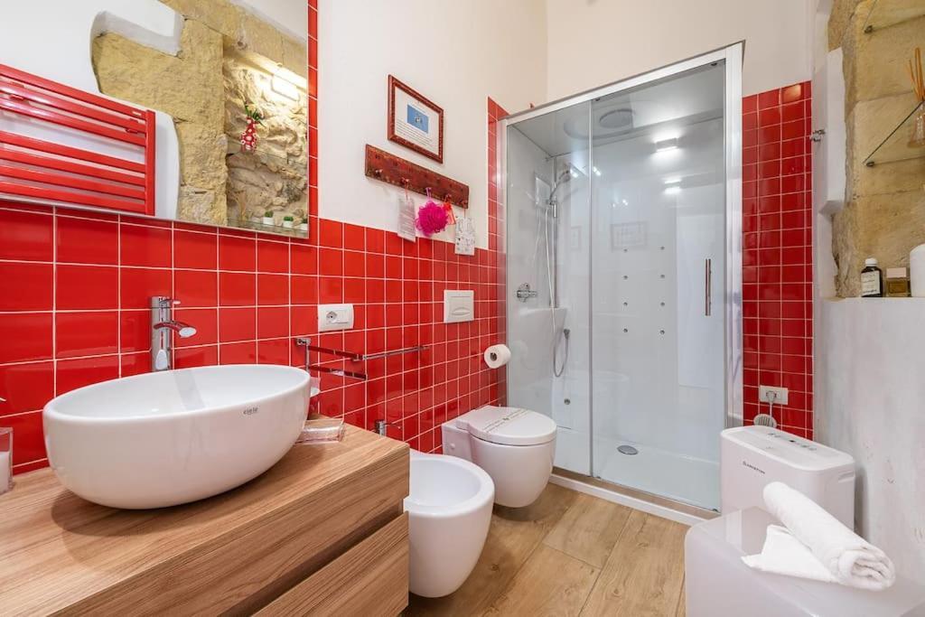 דירות קליארי Charming House Con Doccia Sensoriale E Cortile Interno - Centro Storico מראה חיצוני תמונה