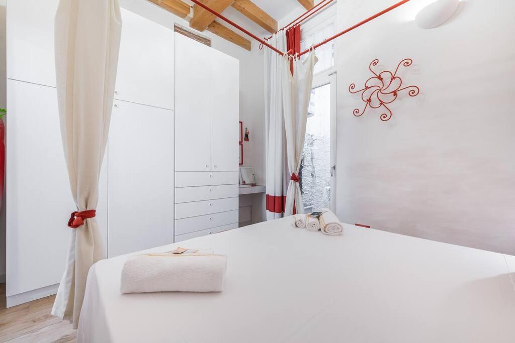 דירות קליארי Charming House Con Doccia Sensoriale E Cortile Interno - Centro Storico מראה חיצוני תמונה